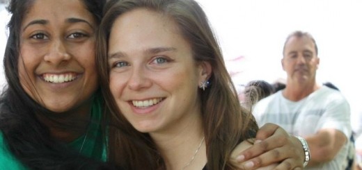 Dude+looks+like+he+s+touching+her_3690fd_5565107