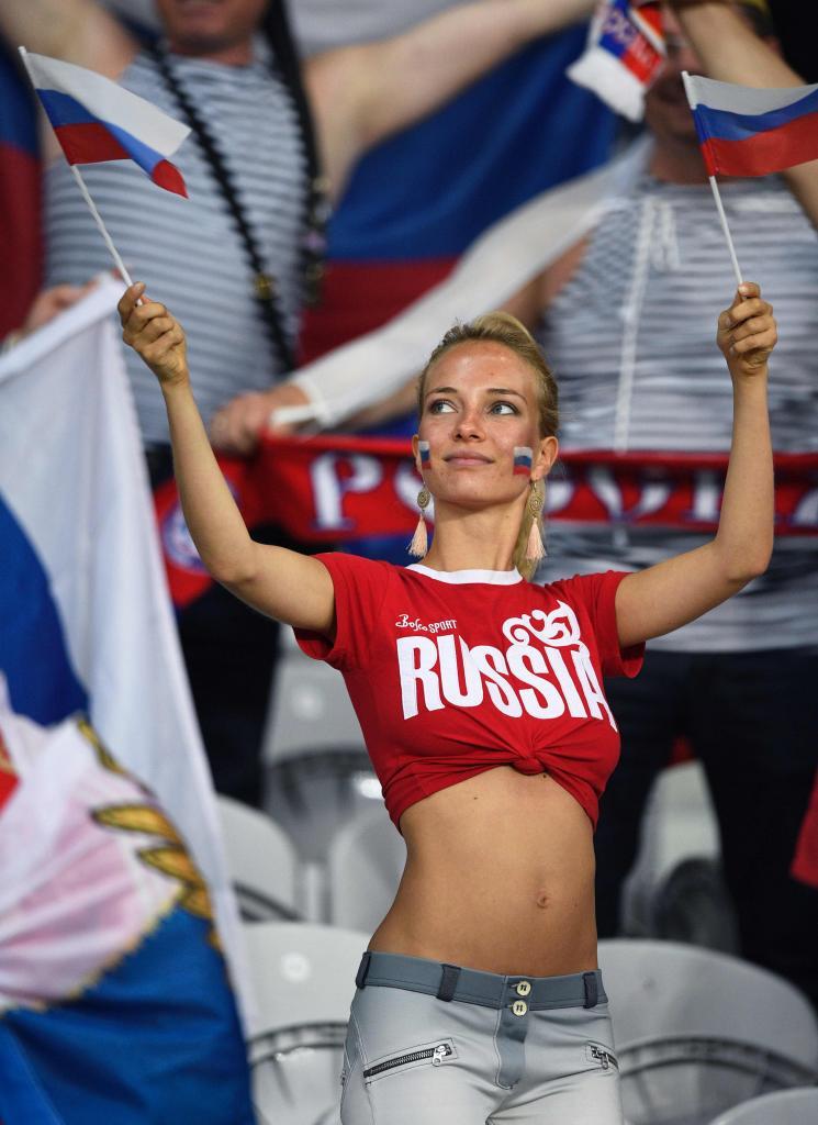 A Russia fan holds a Russian flag as he waits for the start of the match before the Euro 2016 group B football match between Russia and Slovakia at the Pierre-Mauroy stadium in Lille on June 15, 2016. / AFP PHOTO / MARTIN BUREAU