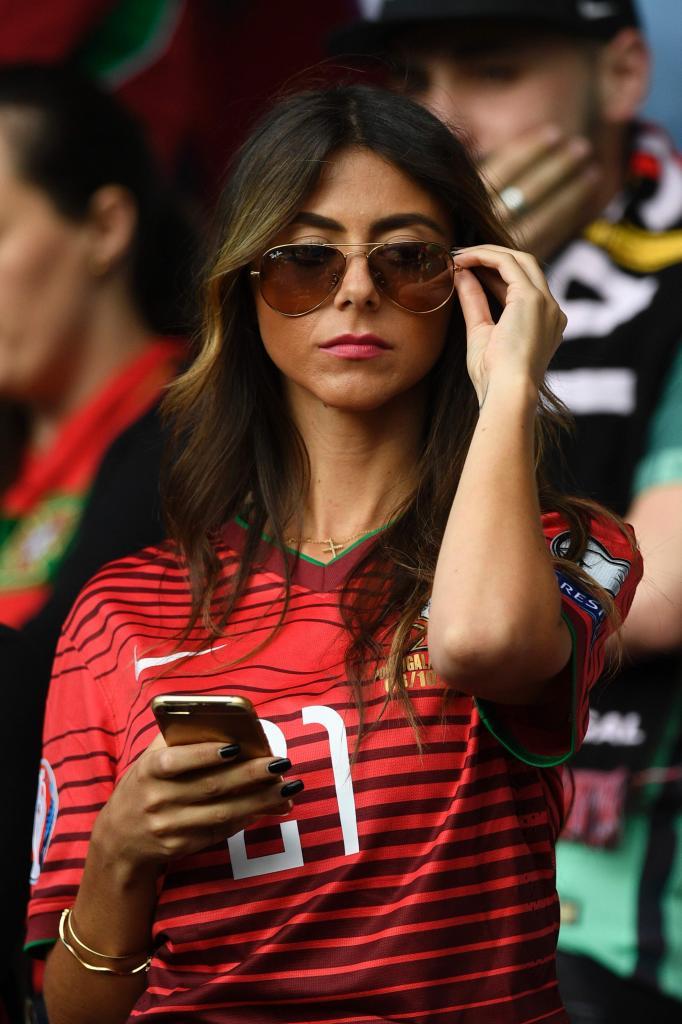 A Portugal supporter is seen prior to the Euro 2016 group F football match between Portugal and Austria at the Parc des Princes in Paris on June 18, 2016. / AFP PHOTO / MARTIN BUREAU