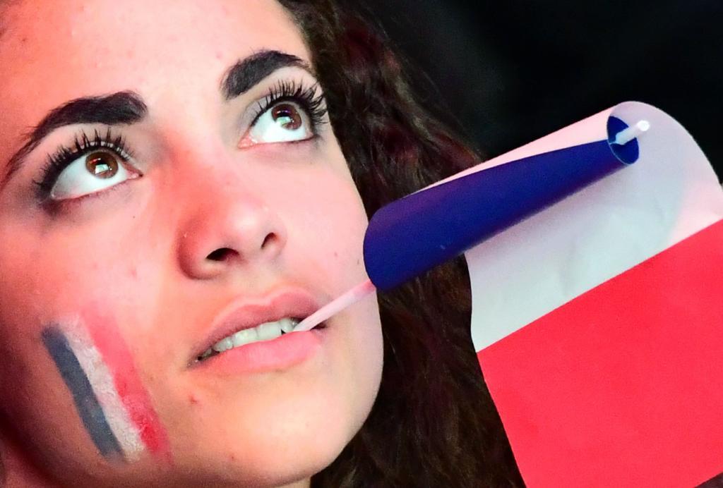 An France supporter reacts in the fanzone of Nice on June 15, 2016 during the Euro 2016 football France against Albania.   / AFP PHOTO / ATTILA KISBENEDEK